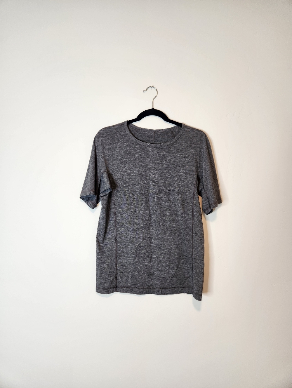 Lululemon Mens Training Short Sleeve Shirt Heathered Gray Size Medium